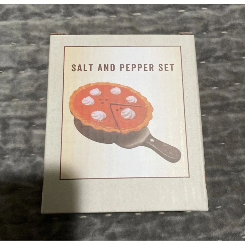 Cracker Barrel Pumpkin Pie Salt And Pepper Shaker 2026 Thanksgiving Fall NIB